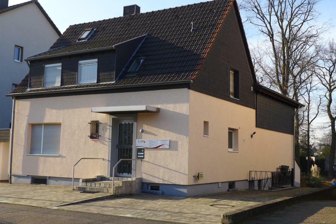 Messe Cgn/Dus Grossraeumige Wohnung In Guter Verkehrslage Leverkusen Exterior photo